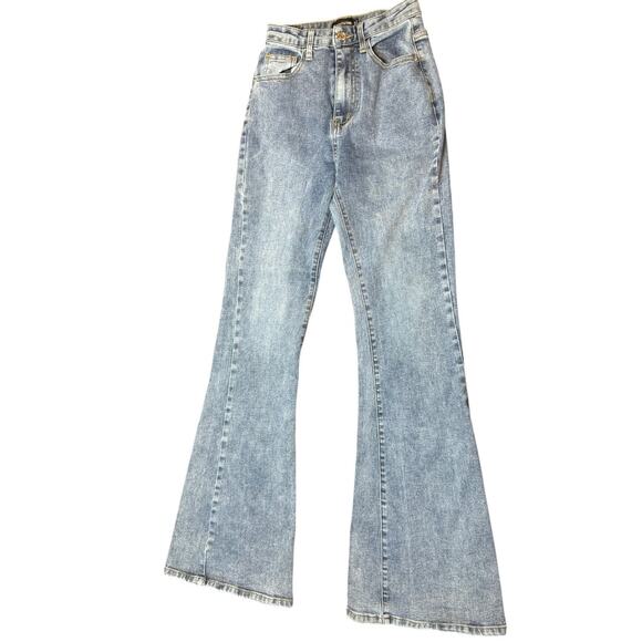 Pretty Little Thing High Waist Flare Leg Jeans Medium Wash Size 2 - Picture 2 of 9